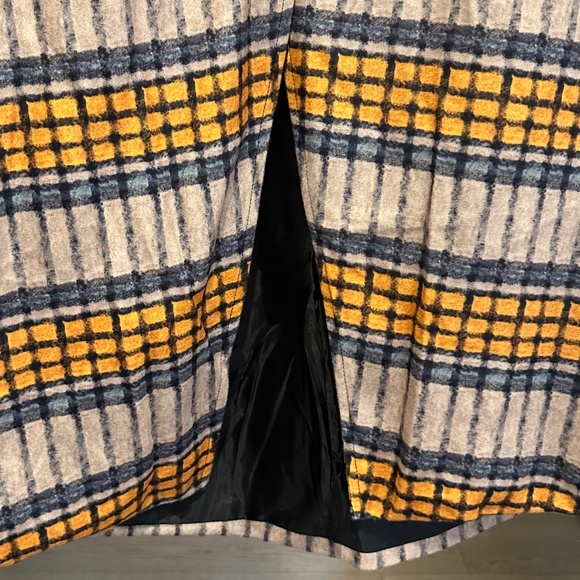 Printed Spread Collar Subway Tile Plaid Cut-Away Coat - Size L/XL - Picture 6 of 11